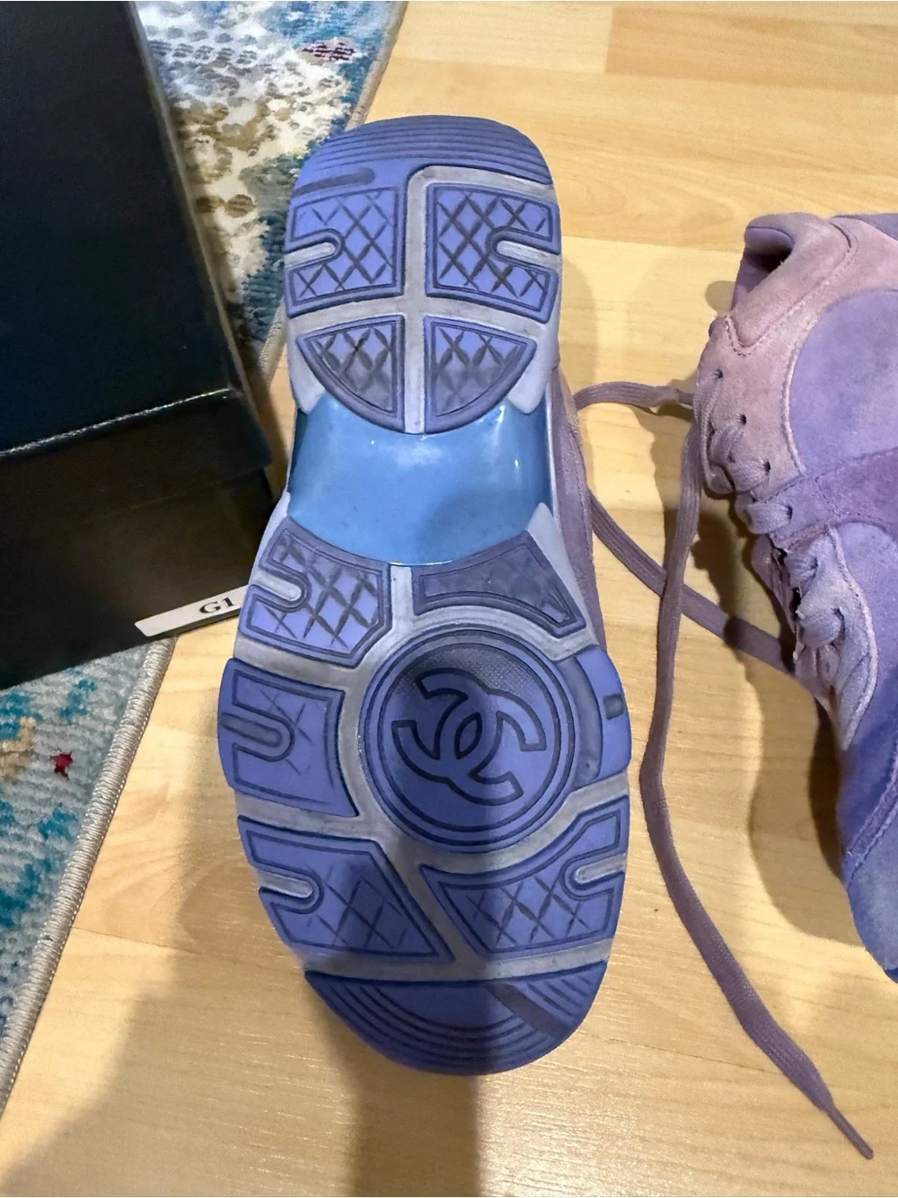 CHANEL Lavender Suede Low-Top Sneakers calf skin inner . 2019 Karl Lagerfeld